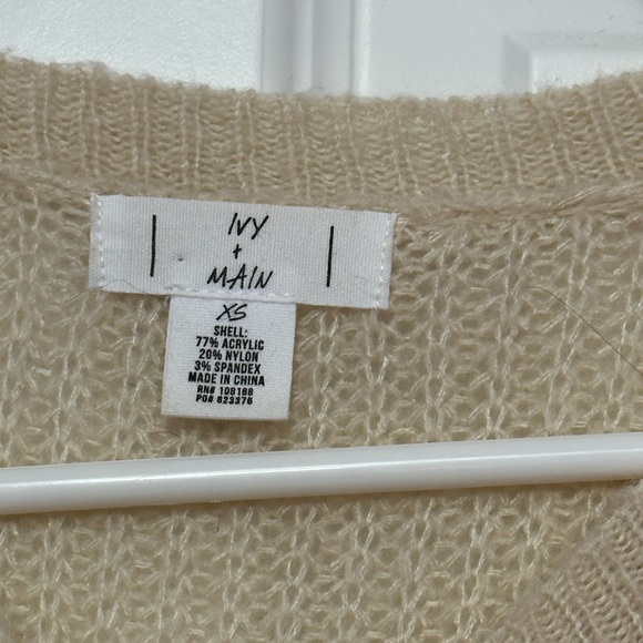 Ivy & Main | Beige sweater, size XS - Picture 2 of 2